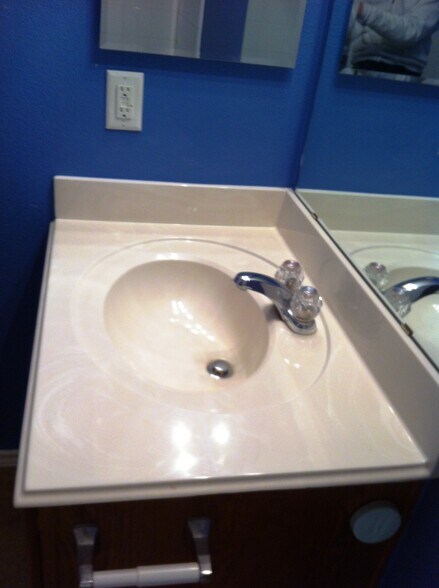 Building Photo - 2215 Sumac Dr