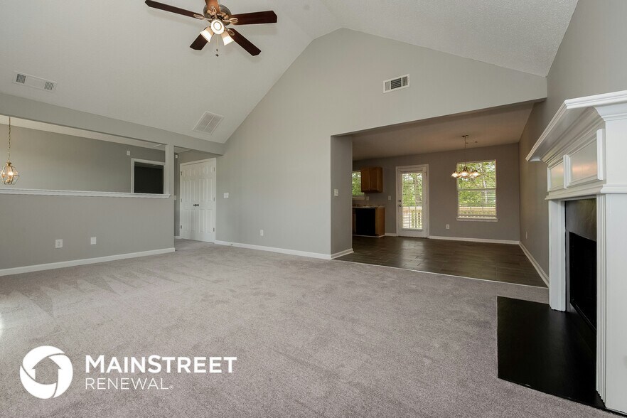 Building Photo - 3379 Creekview Dr