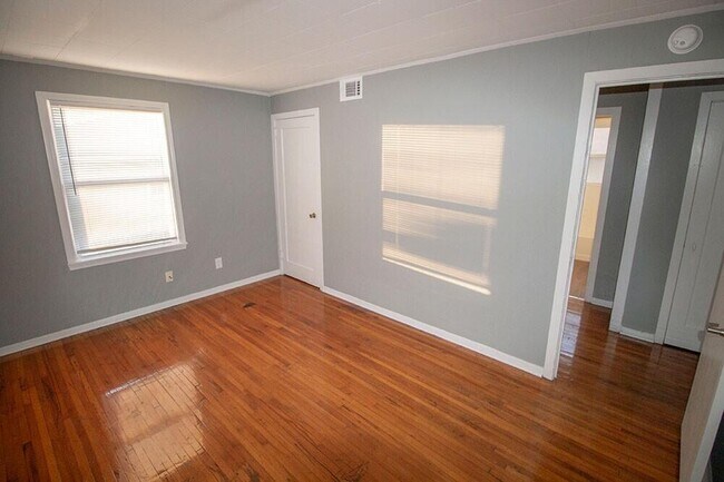 Building Photo - 1507 W Worley St