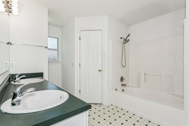 Building Photo - 9523 Parker Pl Dr