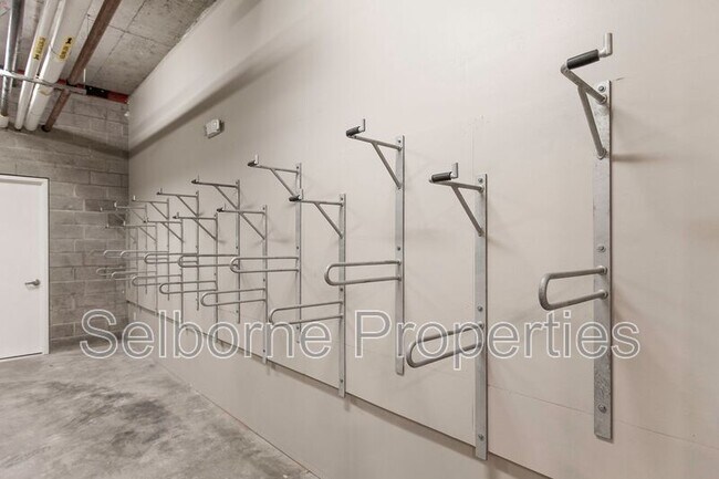 Building Photo - 5239 Claremont Ave