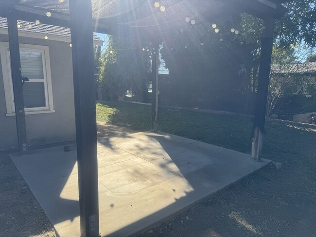 Building Photo - Beautiful upgraded home