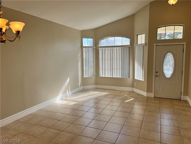 Building Photo - 5705 Cliff Point