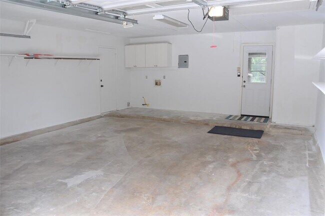 Building Photo - 2610 Carlow Dr