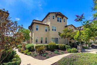 Building Photo - Charming 3-bedroom 2.5 bath nestled inside...