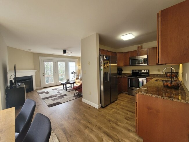 Building Photo - 6 month SUMMER SEASONAL on the River - $500 DISCOUNT!! - $2400/mo 2 bed 2 bath available now!