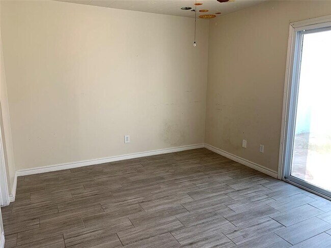 Building Photo - 1817 Saxony Ln