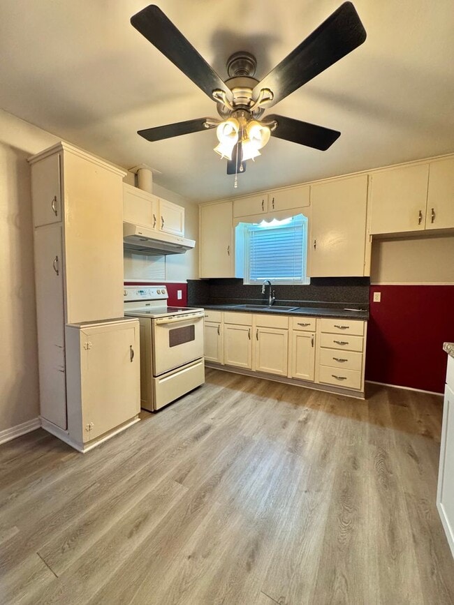 Building Photo - NOW AVAILABLE - 4 Bedroom + 3 Bathroom Hom...