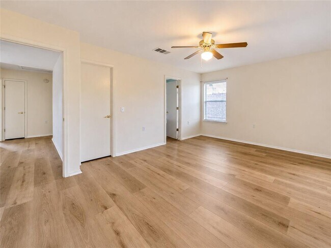 Building Photo - 5509 Bentsen Ln