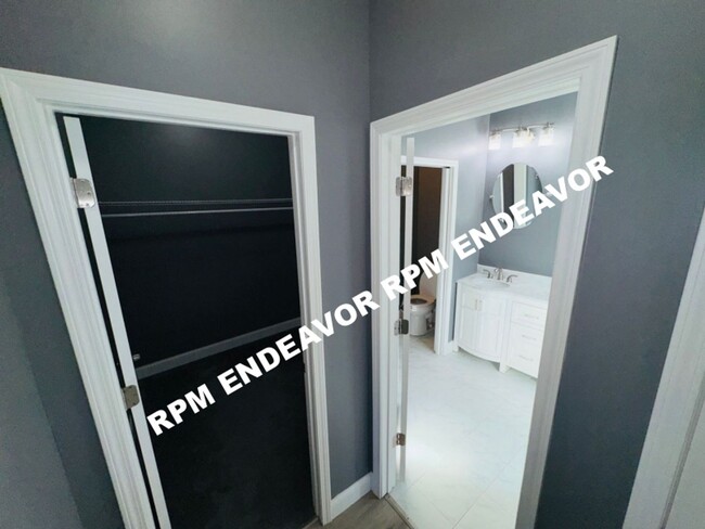 Building Photo - Stunning Tower Grove East 4 Bedroom 3.5 Bath Home