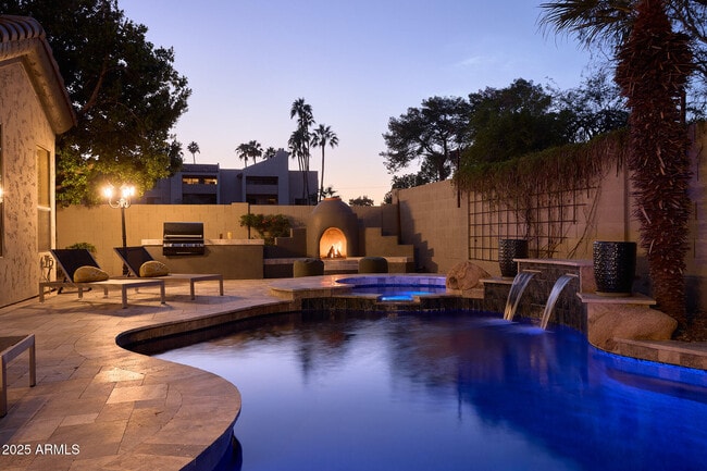 Building Photo - 3202 E Orange Dr