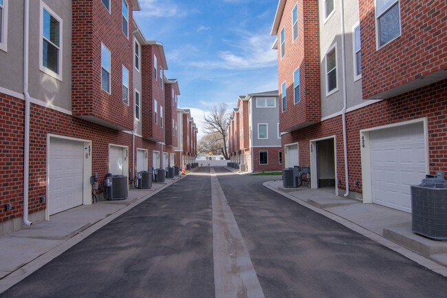 Building Photo - 1090 S 400 W
