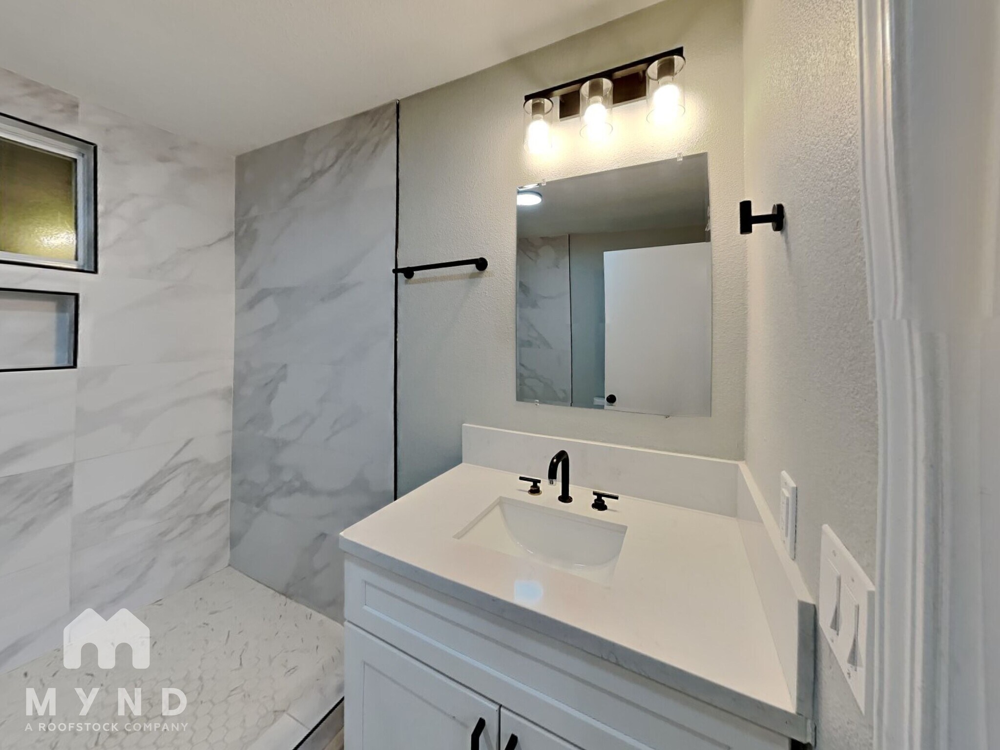 Building Photo - 3112 E Vegas Valley Dr