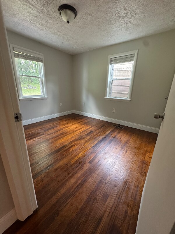 Building Photo - 401 Hollingsworth Cir