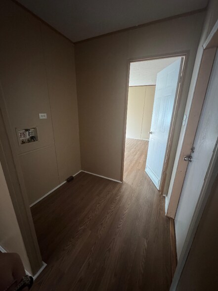 Building Photo - 6901 Mangrove Dr