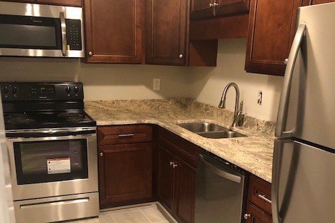 Building Photo - 370 Wallace Rd