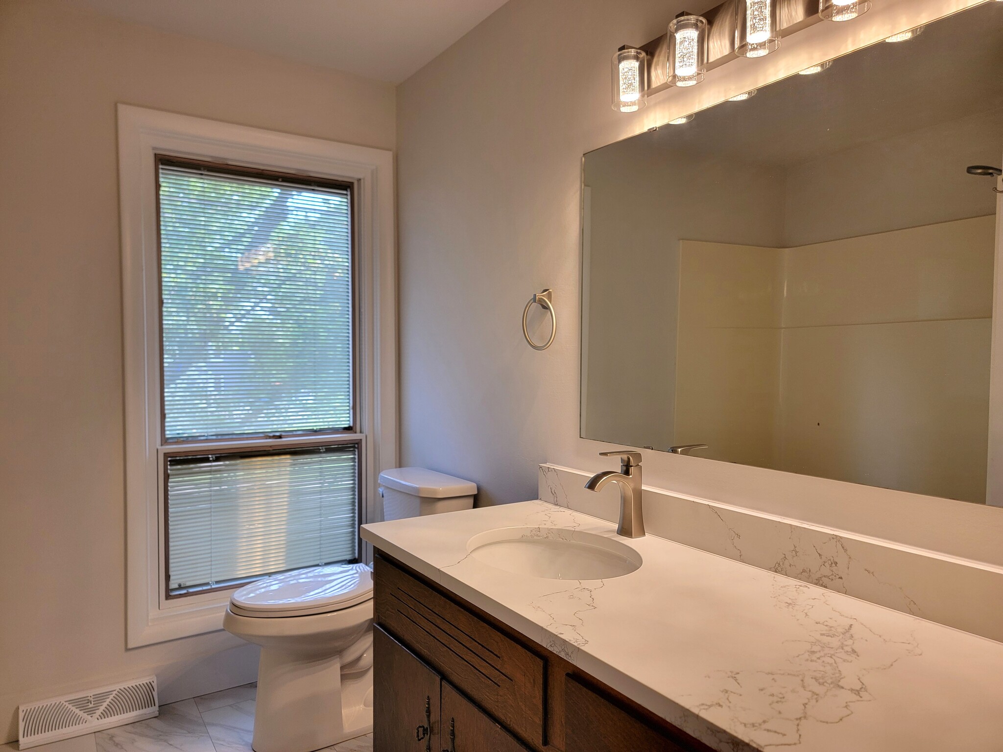 Building Photo - 541 Cloverbrook Dr