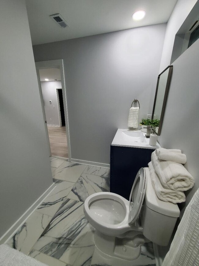 Building Photo - 294 Quick St