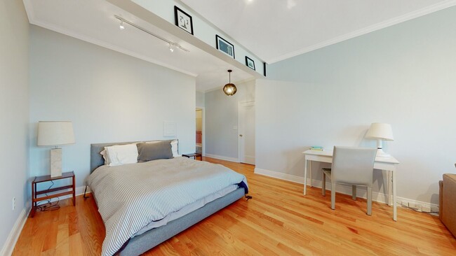 Building Photo - GORGEOUS PACIFIC HEIGHTS TOP FLOOR UNIT WI...