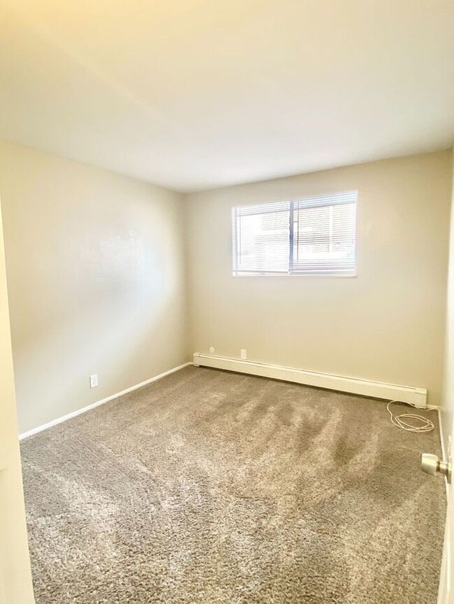 Building Photo - Move in specials - Pick One - 1st month free or $100 off monthly rent. Flexible lease terms are a...