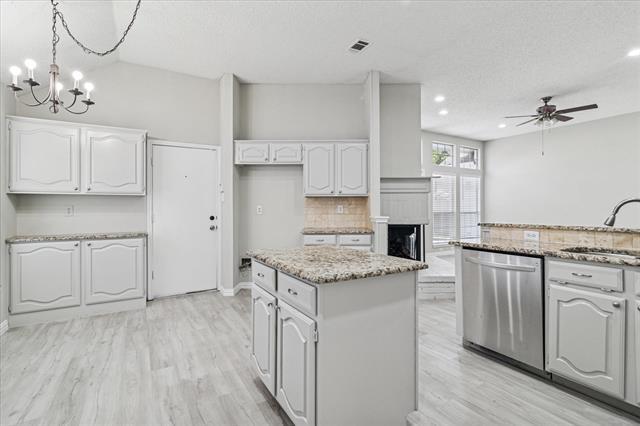 Building Photo - 711 Cottonwood Bend Dr