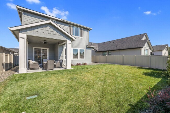 Building Photo - Beautiful 4 bed 2.5 bath home