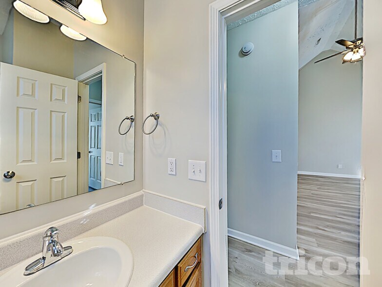 Building Photo - 407 Barking Dr