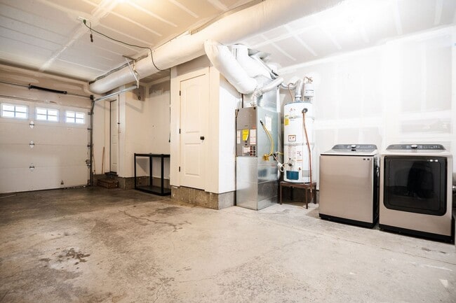 Building Photo - Remodeled 3/2.5 Townhomes