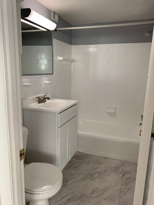 Building Photo - Gorgeous ground level and rarely available bright alcove studio residence with outdoor space.