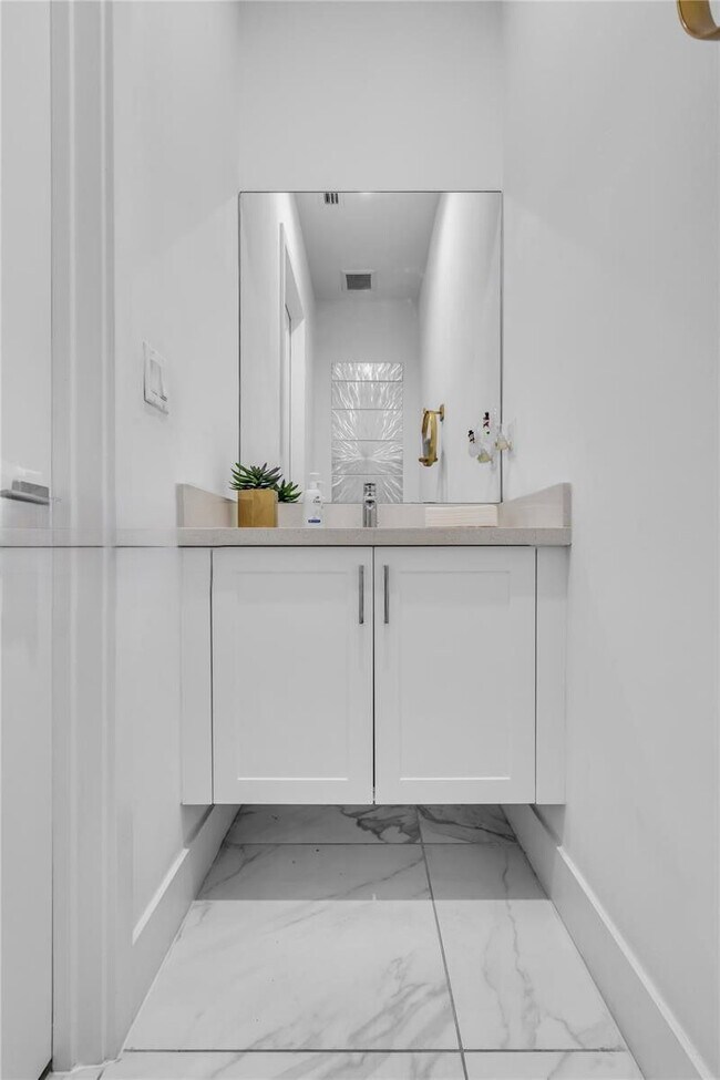 Building Photo - 4363 NW 81st Ave