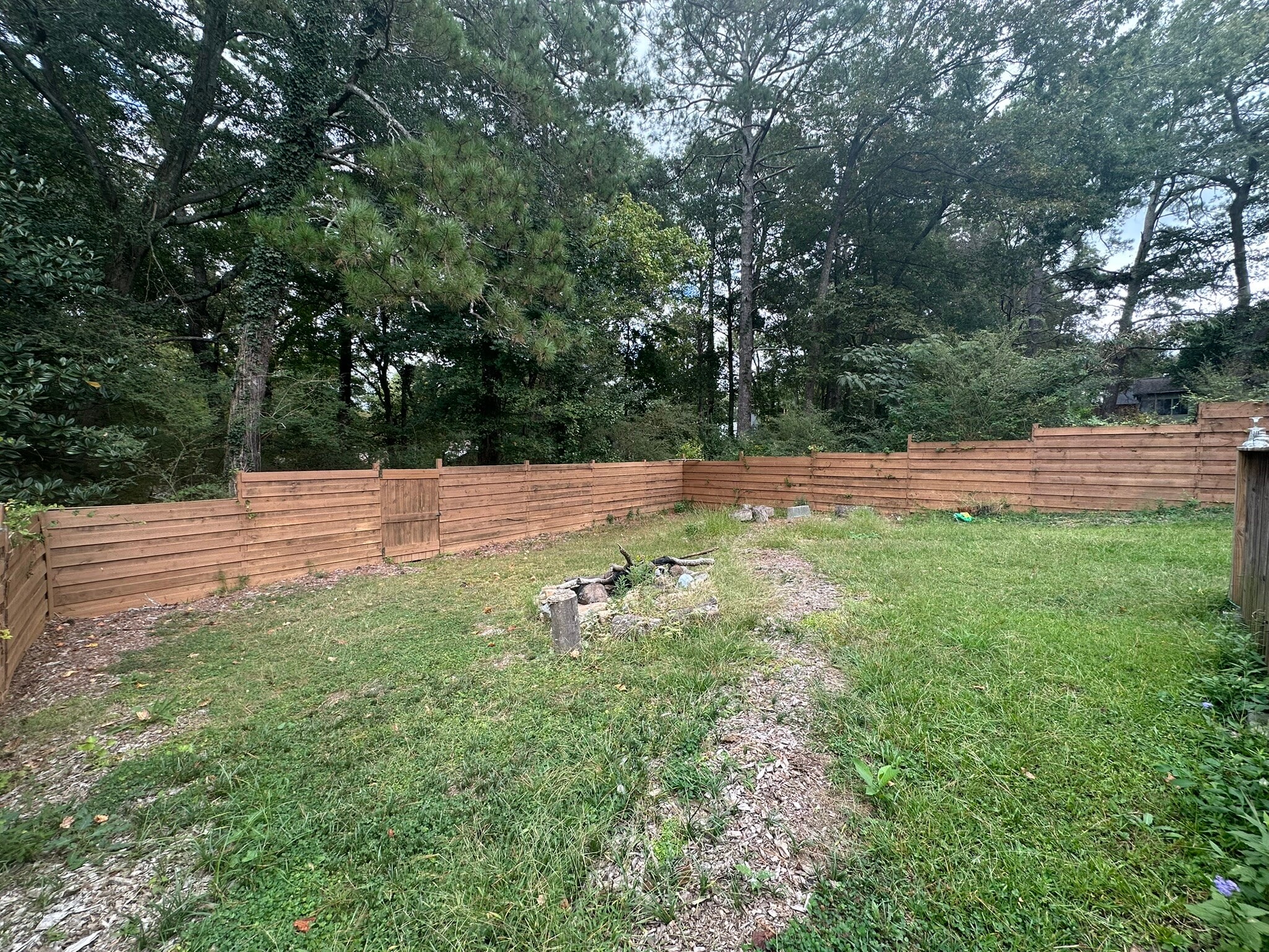 Building Photo - 569 Woods Dr NW