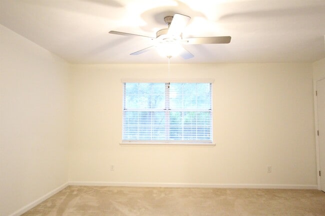 Building Photo - 617 N Magnolia Dr