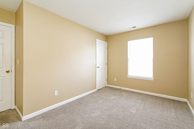 Building Photo - 5620 Sweet River Dr