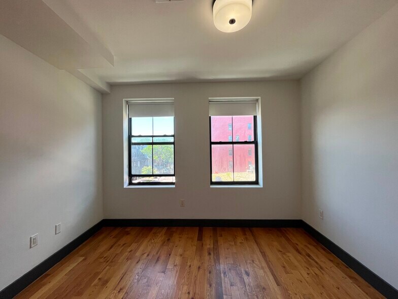 Building Photo - 568 Communipaw Ave