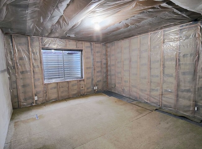 Building Photo - 5 BD 3 BA 2900 sq ft HOME IN DRAPER.