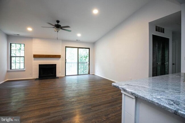 Building Photo - 428 Durham Ct