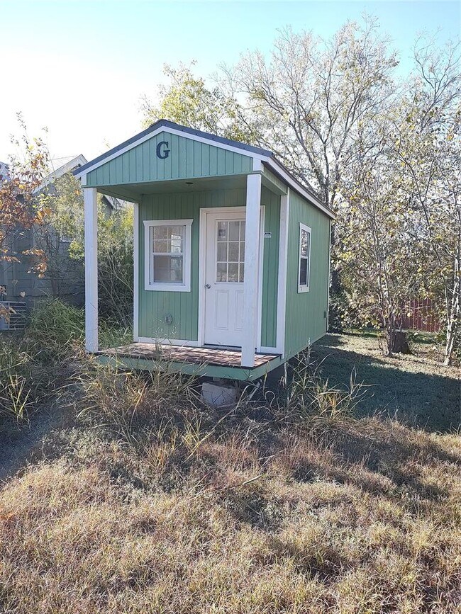 Building Photo - 2102 Yellow Jacket Ln