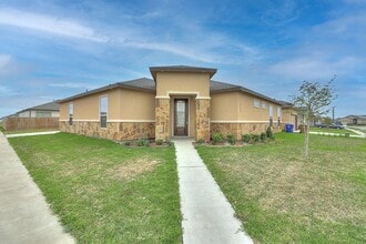 Building Photo - 2202 Crystal Bay Dr.