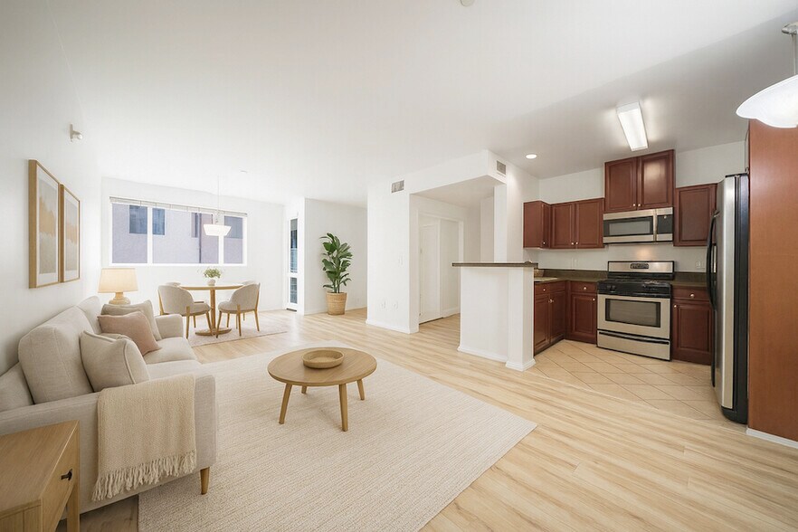 Virtually staged - 13941 Sherman Way