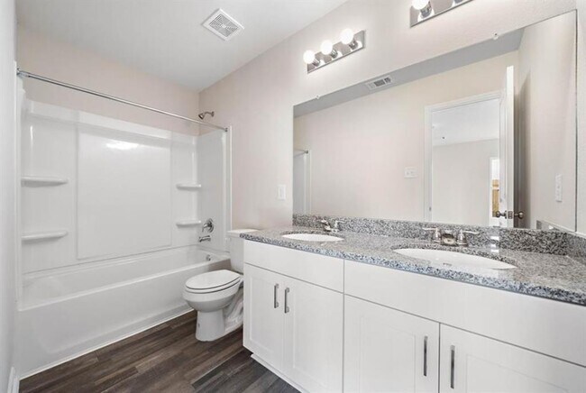 Building Photo - 15708 Del Norte Dr