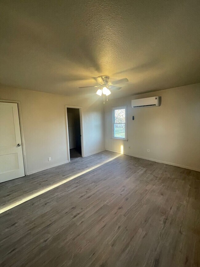 Building Photo - 1614 B St NW