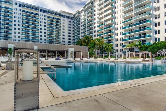 Building Photo - 102 24th St