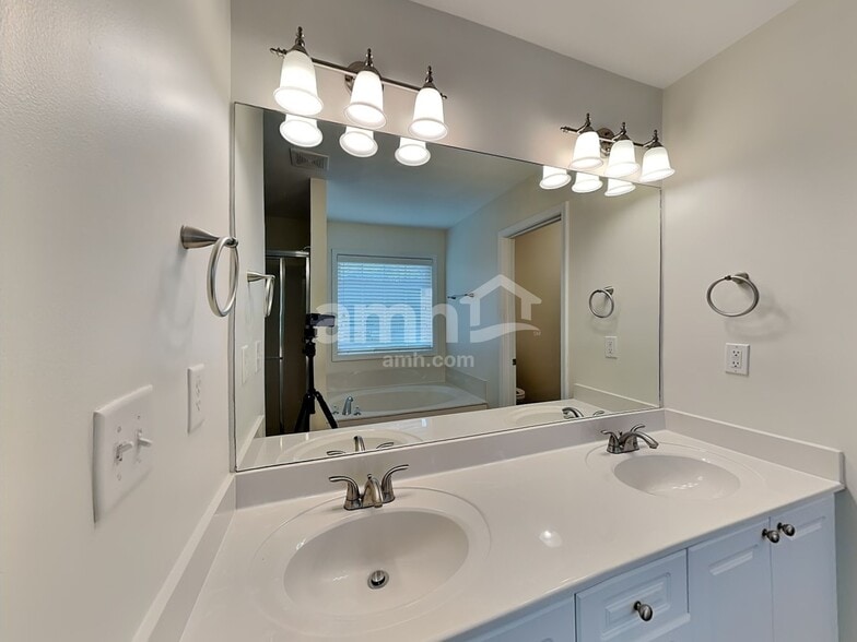 Building Photo - 1061 High Tide Trail