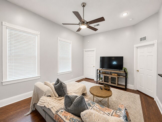 Building Photo - Historic Springfield Bungalow with Double-Wide Lot & Front Porch Living