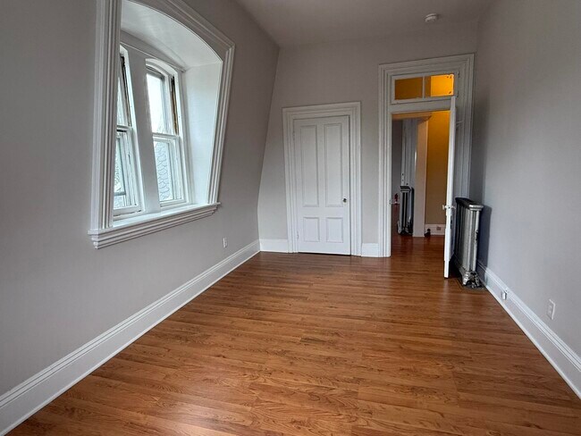 Building Photo - 241 Middle Street
