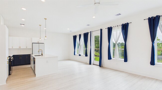 Building Photo - 9609 Valeca Dr