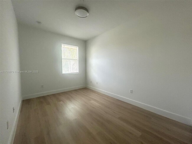 Building Photo - 8280 Cascada Isles Dr