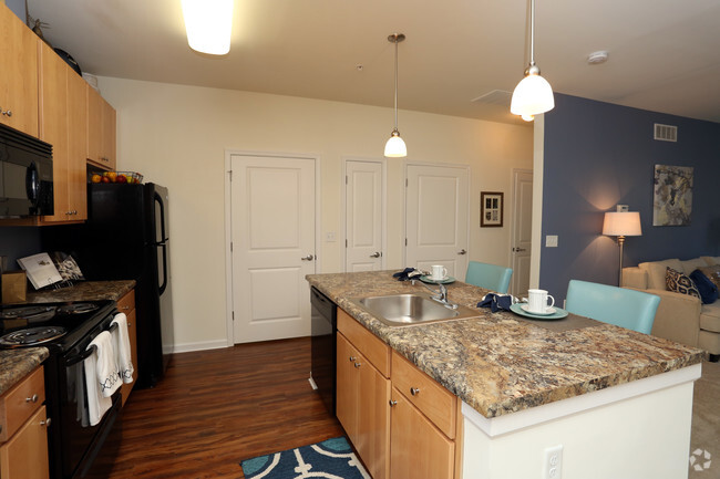 Interior Photo - TGM Creekside Village