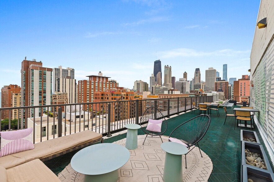 Building Photo - 1340 N Dearborn St