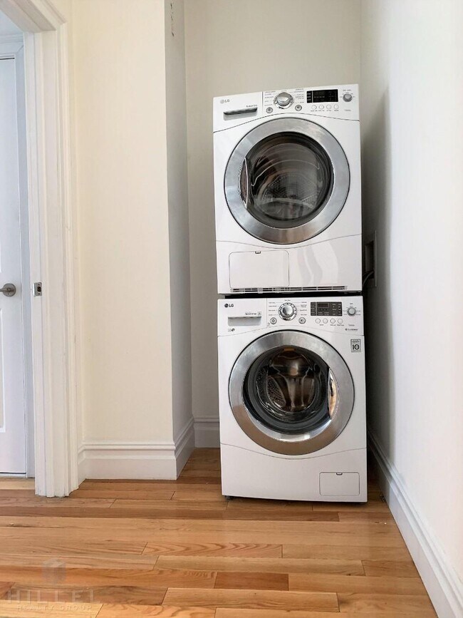 Building Photo - 2 bedroom in ASTORIA NY 11106